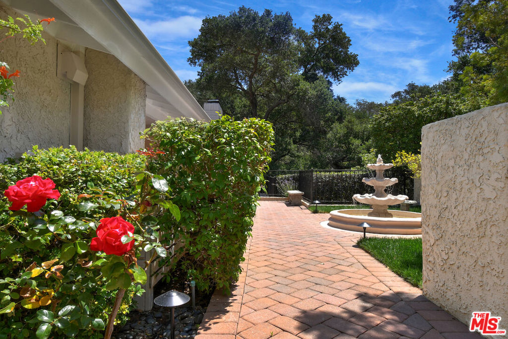 1708 Royal Saint George Drive