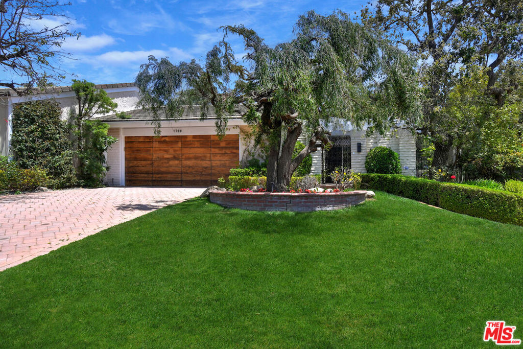 1708 Royal Saint George Drive