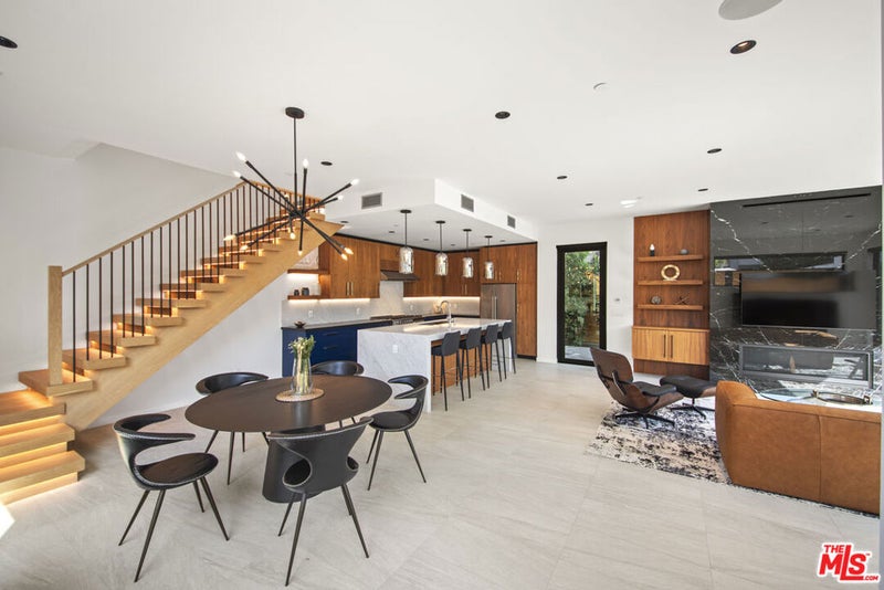 212 Bay Street 103