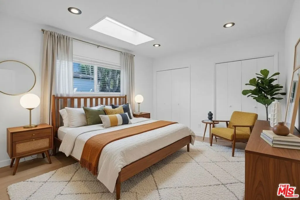 Los Angeles, California 90066, United States, 3 Bedrooms Bedrooms, ,2 BathroomsBathrooms,Residential,Pending,227294