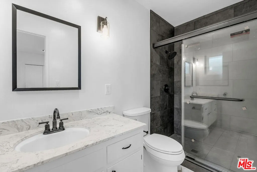 Los Angeles, California 90066, United States, 3 Bedrooms Bedrooms, ,2 BathroomsBathrooms,Residential,Pending,227294