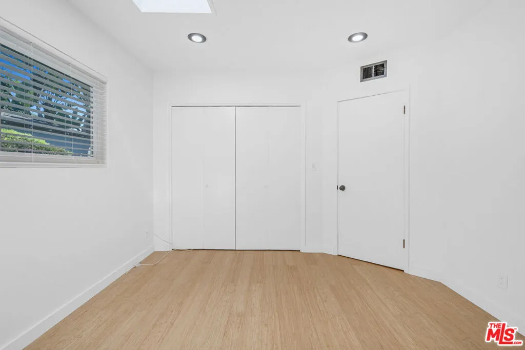 Los Angeles, California 90066, United States, 3 Bedrooms Bedrooms, ,2 BathroomsBathrooms,Residential,Pending,227294