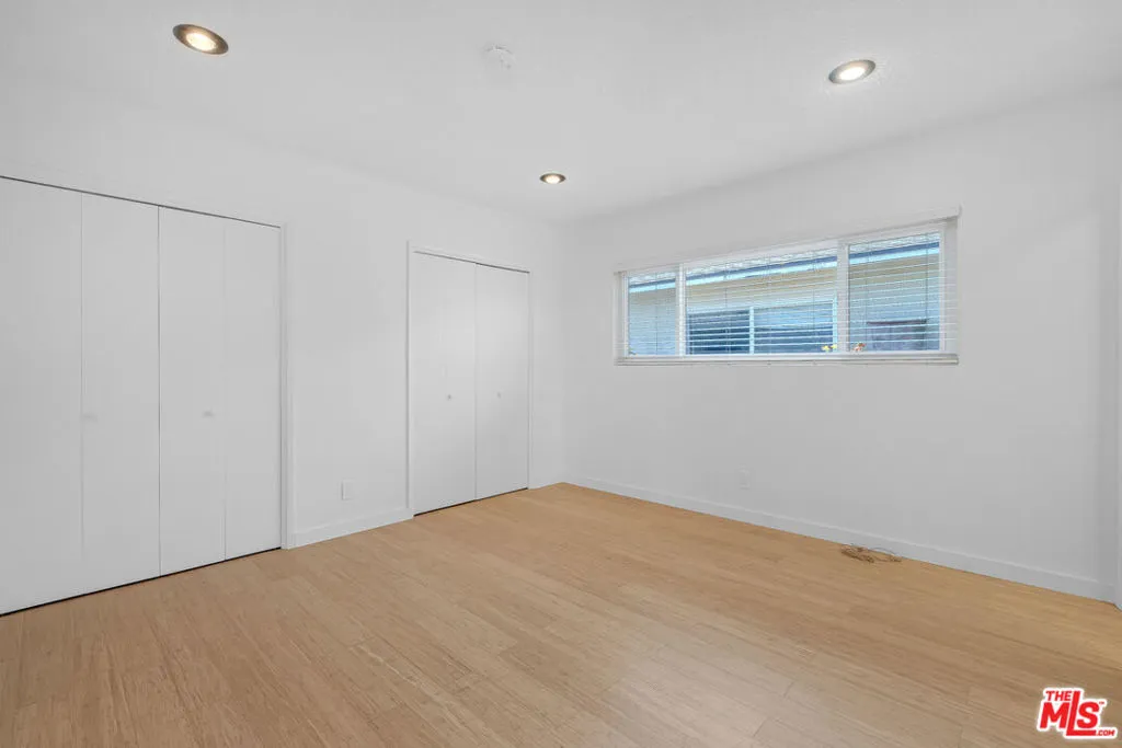 Los Angeles, California 90066, United States, 3 Bedrooms Bedrooms, ,2 BathroomsBathrooms,Residential,Pending,227294