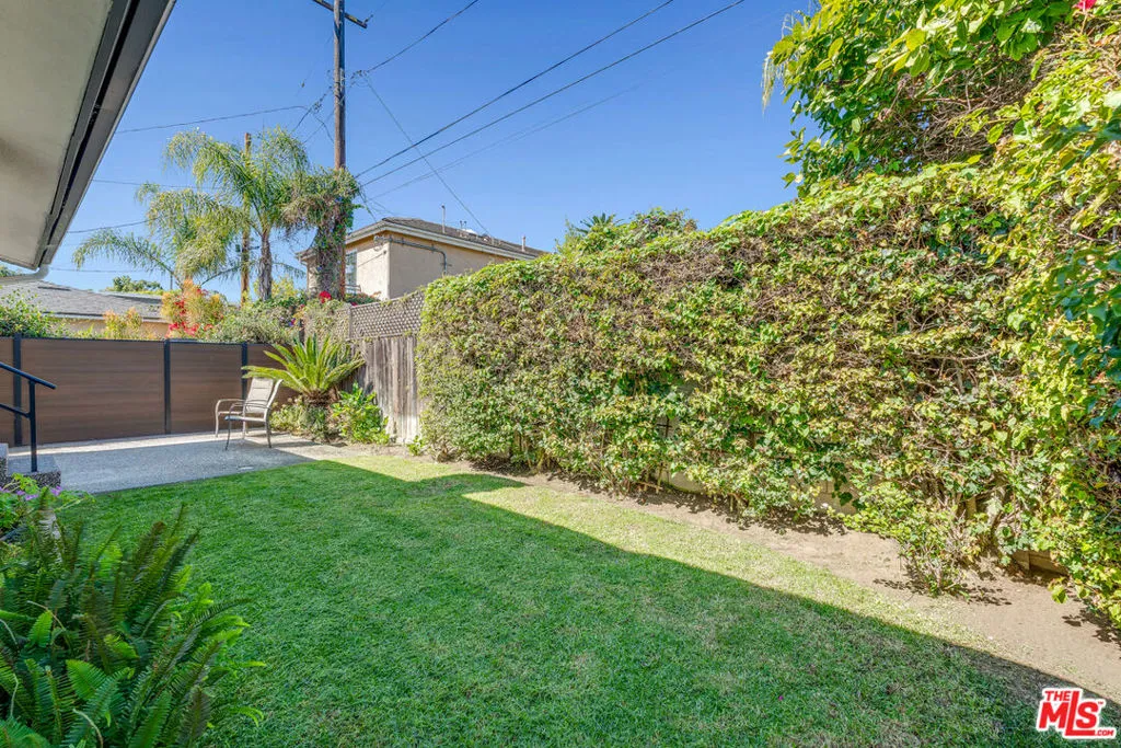 Los Angeles, California 90066, United States, 3 Bedrooms Bedrooms, ,2 BathroomsBathrooms,Residential,Pending,227294