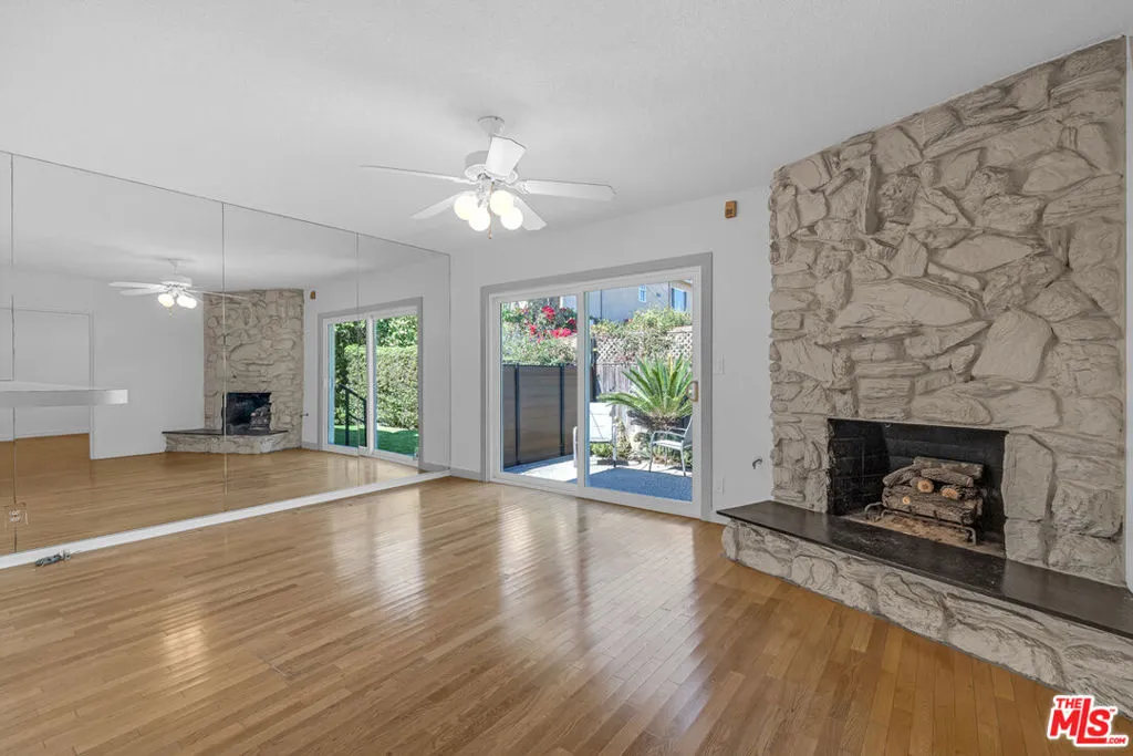 Los Angeles, California 90066, United States, 3 Bedrooms Bedrooms, ,2 BathroomsBathrooms,Residential,Pending,227294