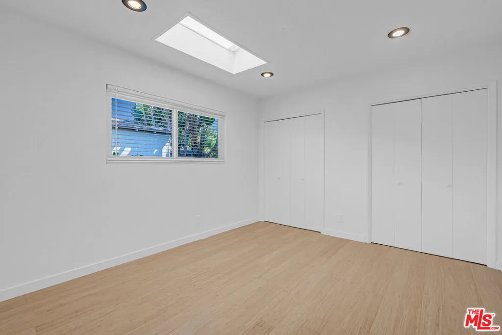 Los Angeles, California 90066, United States, 3 Bedrooms Bedrooms, ,2 BathroomsBathrooms,Residential,Pending,227294