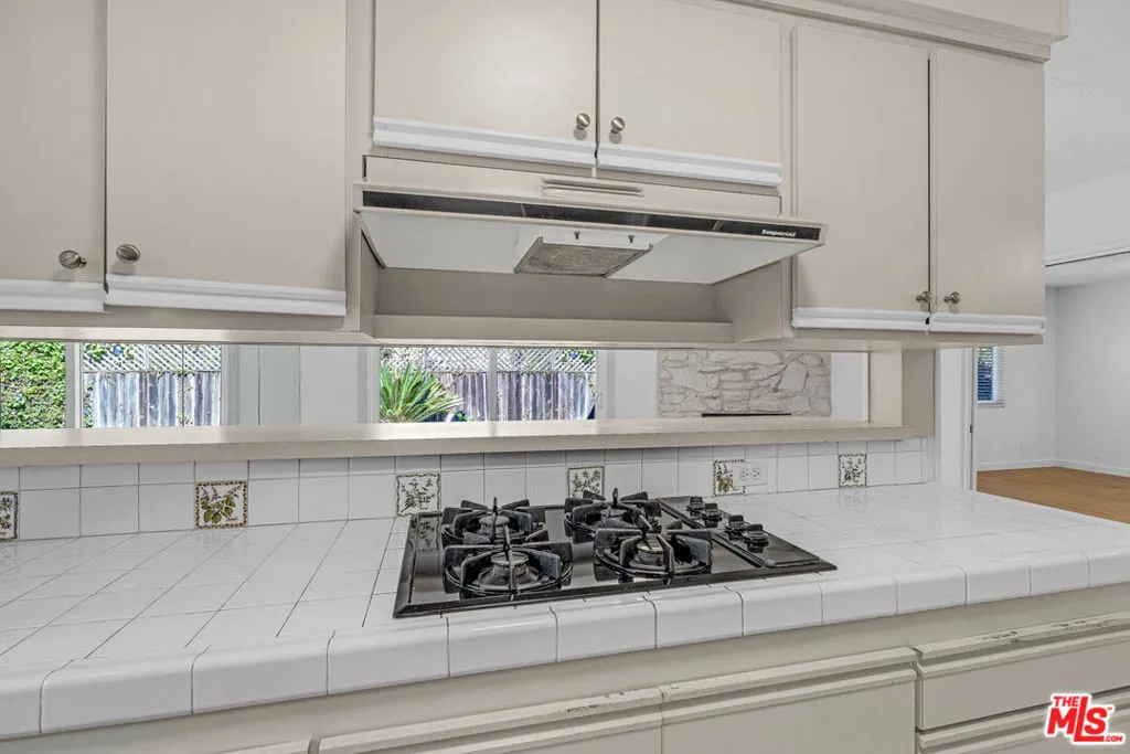 Los Angeles, California 90066, United States, 3 Bedrooms Bedrooms, ,2 BathroomsBathrooms,Residential,Pending,227294