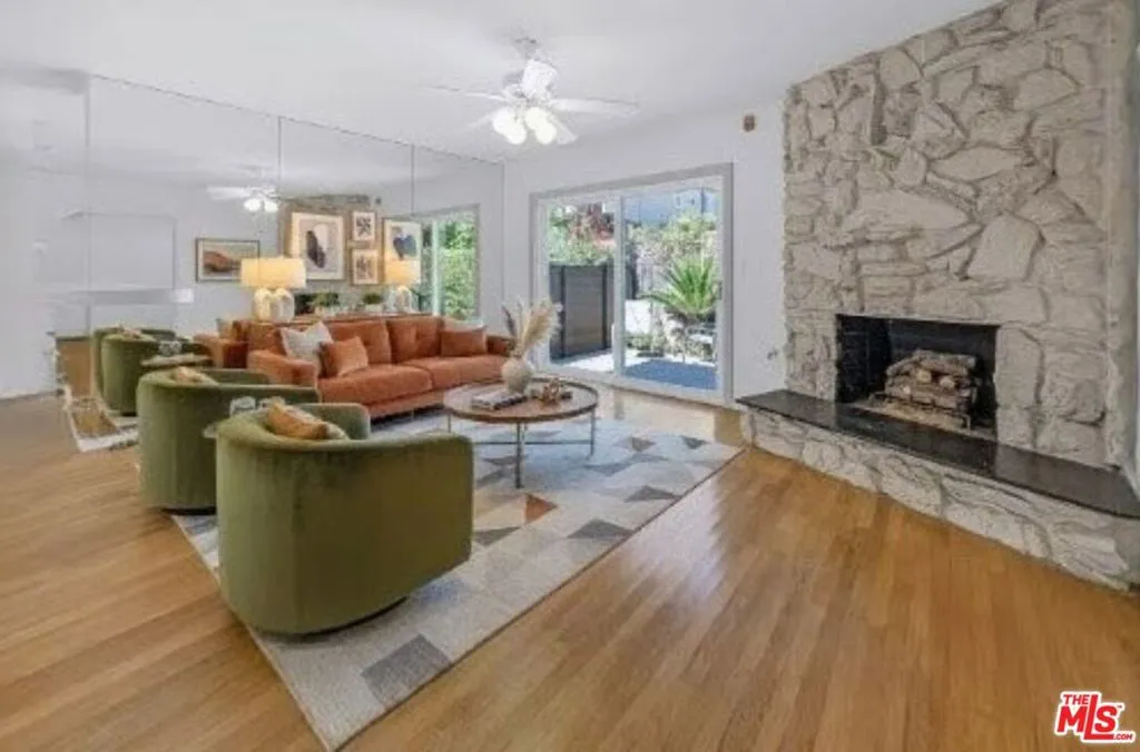 Los Angeles, California 90066, United States, 3 Bedrooms Bedrooms, ,2 BathroomsBathrooms,Residential,Pending,227294