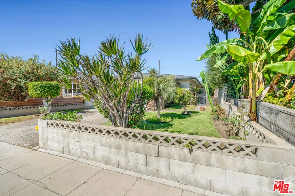 Los Angeles, California 90066, United States, 3 Bedrooms Bedrooms, ,2 BathroomsBathrooms,Residential,Pending,227294