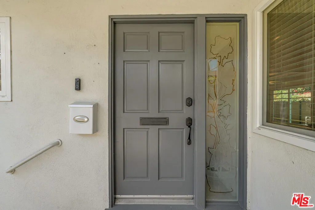 Los Angeles, California 90066, United States, 3 Bedrooms Bedrooms, ,2 BathroomsBathrooms,Residential,Pending,227294