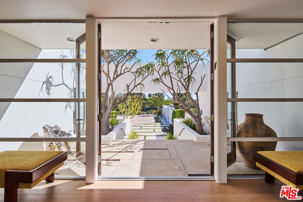 27549 Pacific Coast Highway