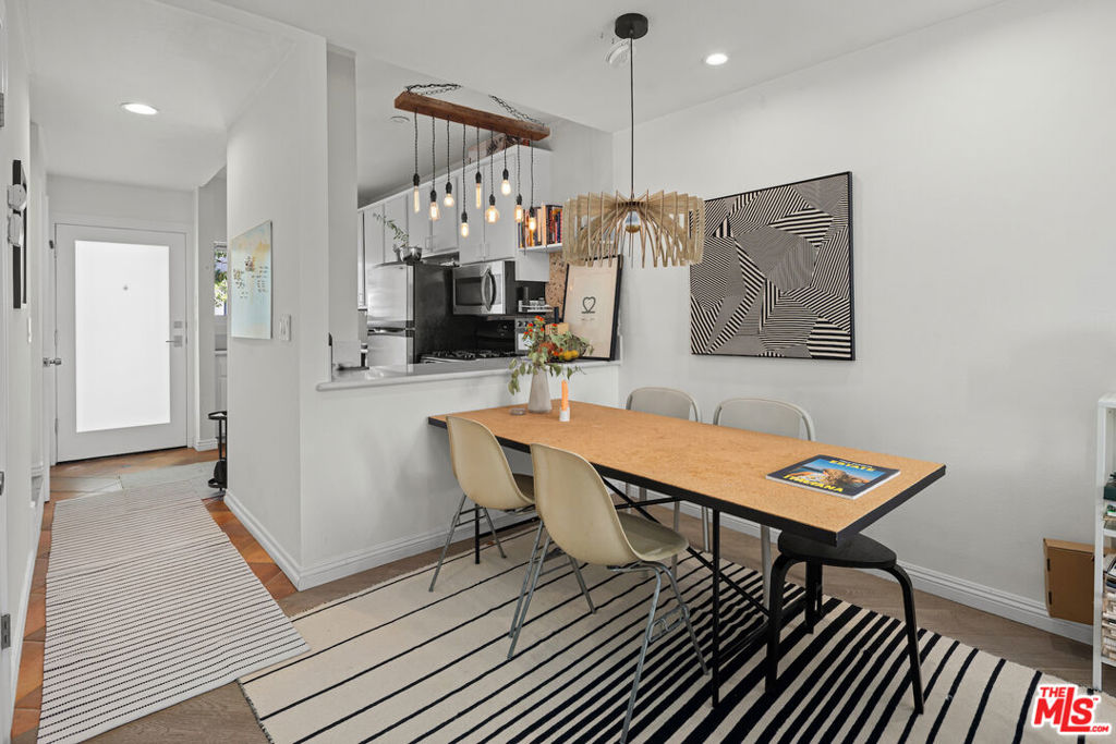 2500 Abbot Kinney Boulevard 7