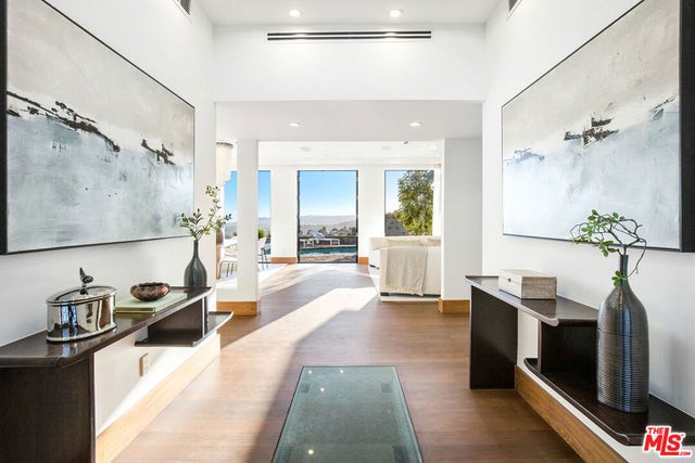 9302 Nightingale Drive, Los Angeles