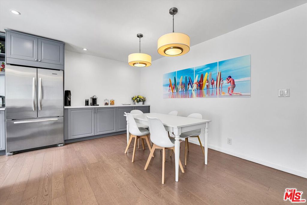 1233 N Laurel Avenue 114