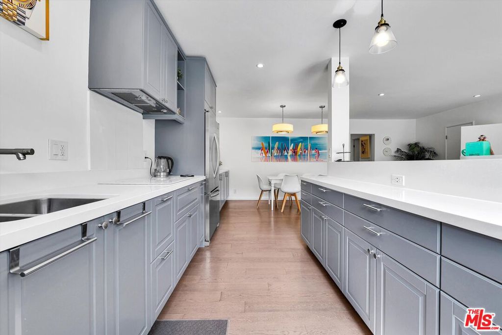 1233 N Laurel Avenue 114