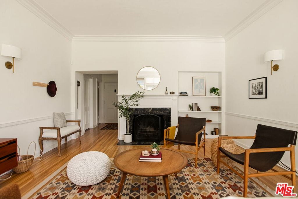 4135 S Victoria Avenue