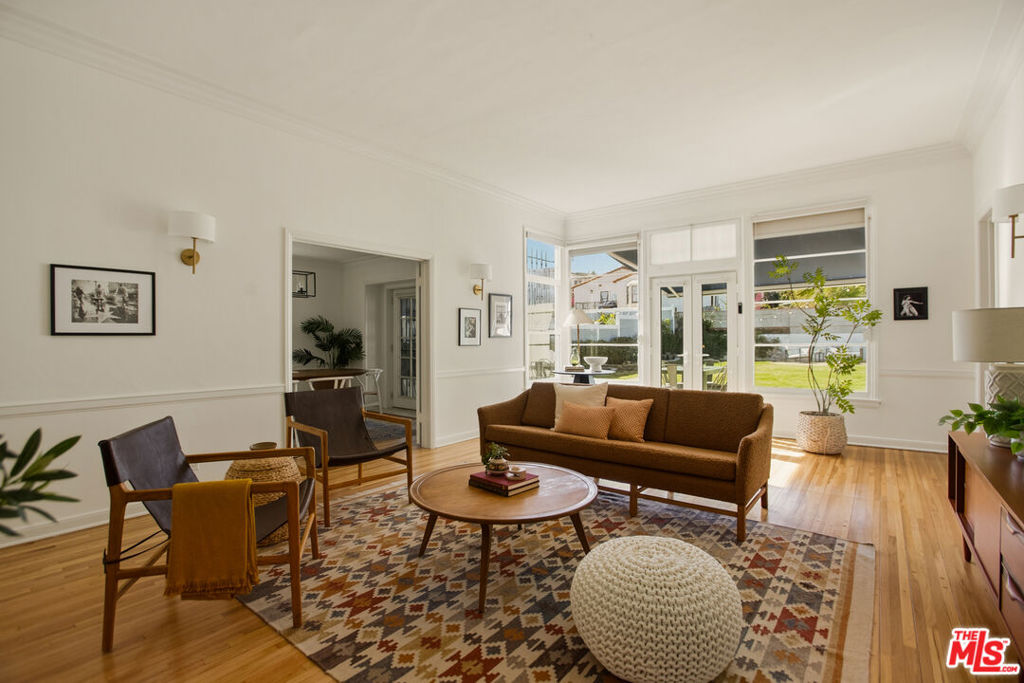 4135 S Victoria Avenue