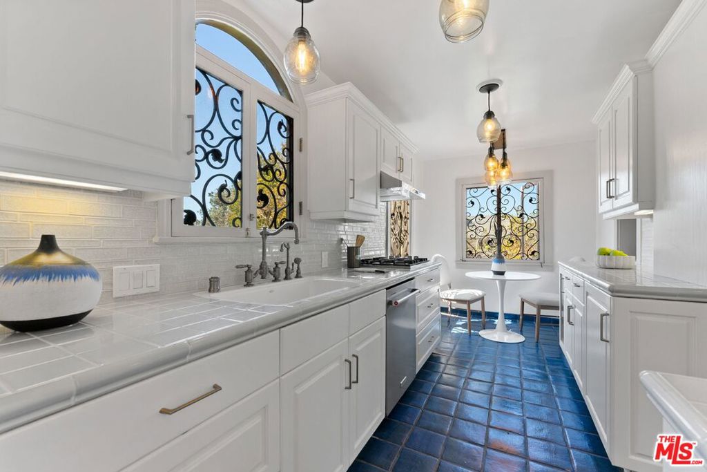 10320 Mississippi Avenue