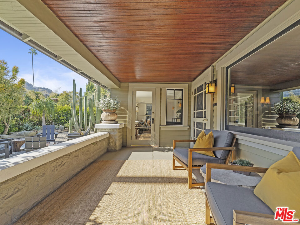 1528 N Curson Avenue