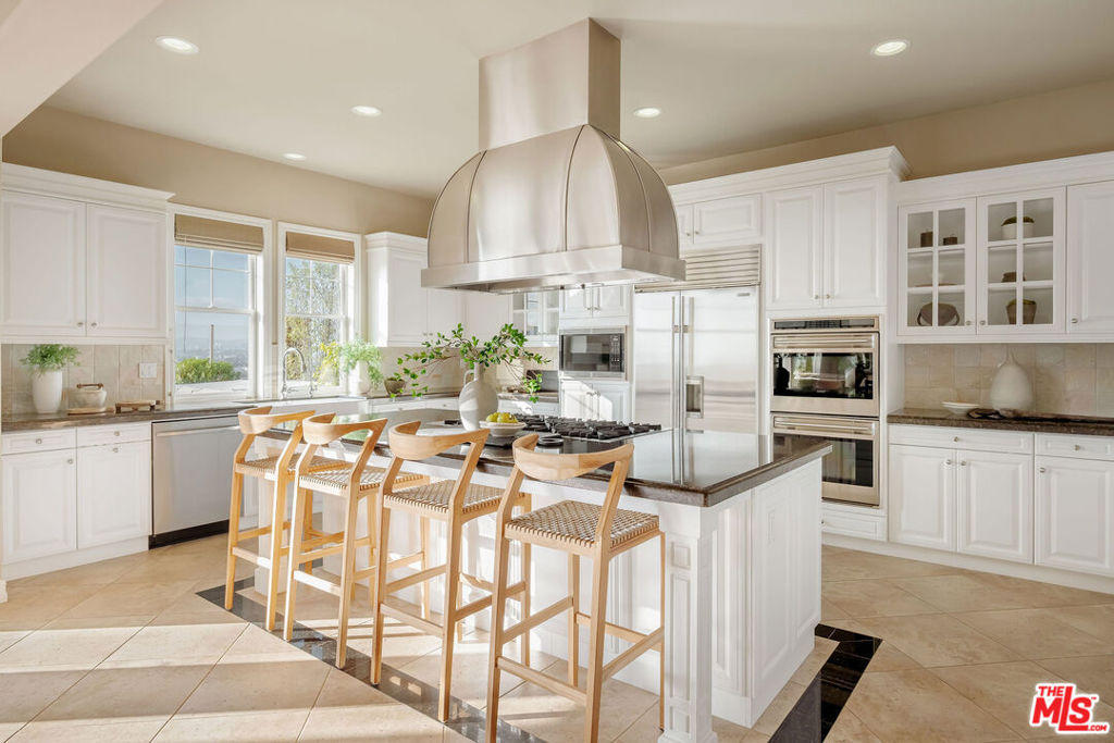 7583 Shore Cliff Drive