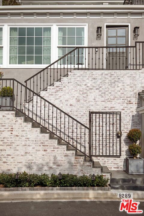 8289 Hollywood Boulevard