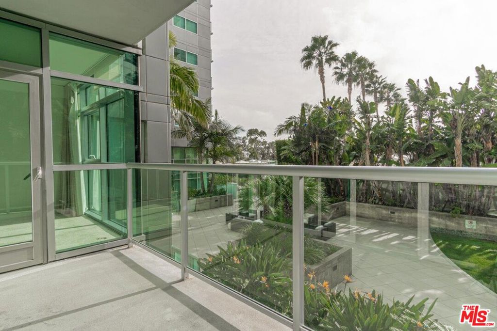 13650 Marina Pointe Drive 404