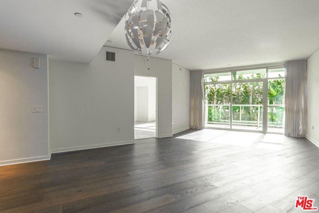 13650 Marina Pointe Drive 404