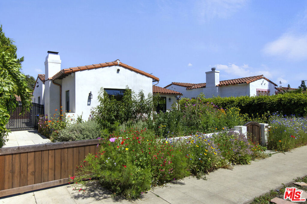 3952 Sutro Avenue