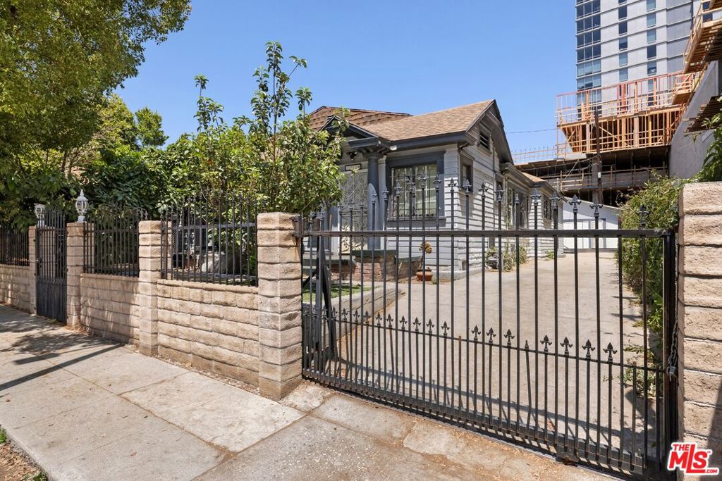 1516 La Baig Avenue