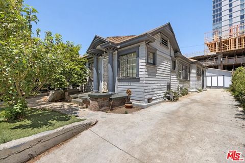 1516 La Baig Avenue Los Angeles CA 90028