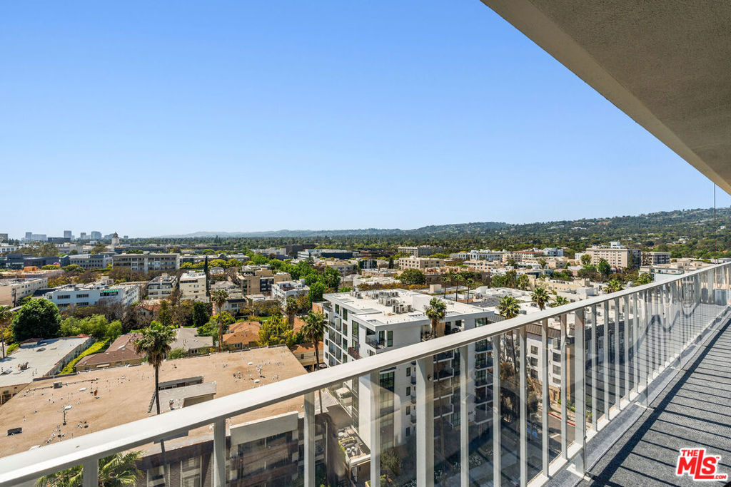 100 S Doheny Drive PH12