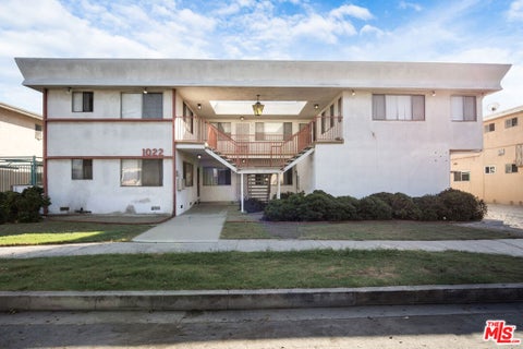 Photo of 1022 Larch Street, Inglewood, CA 90301 (MLS # 26103107)