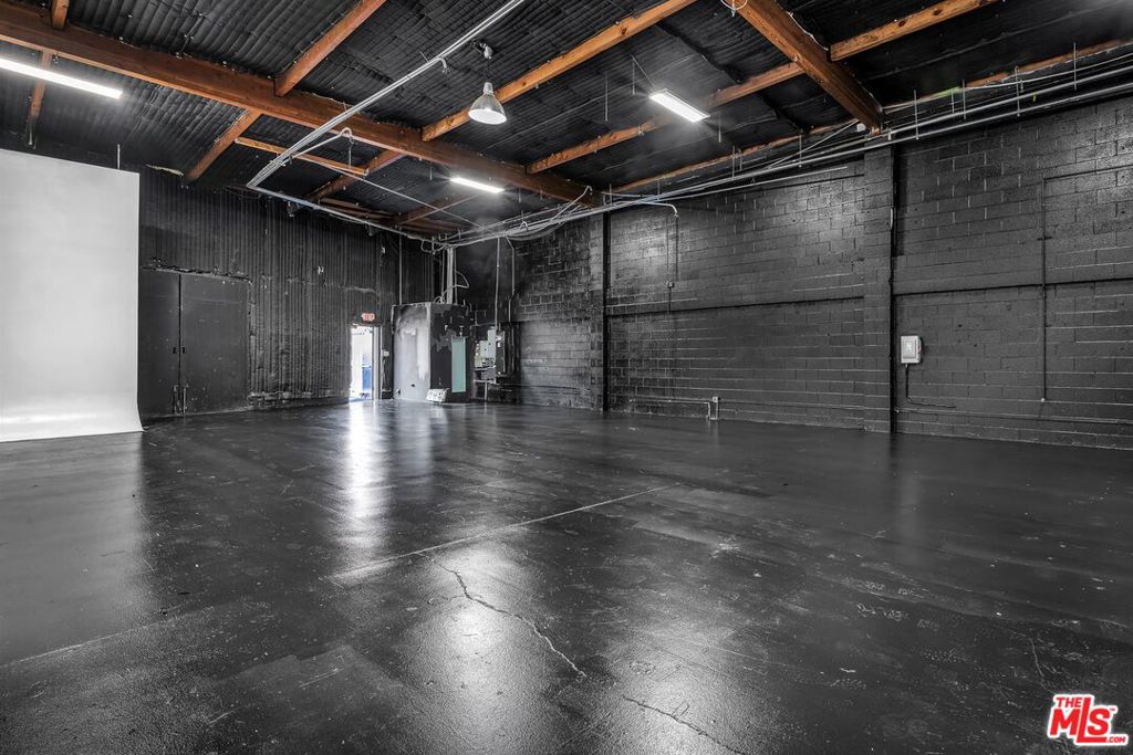 5727 W Adams Boulevard