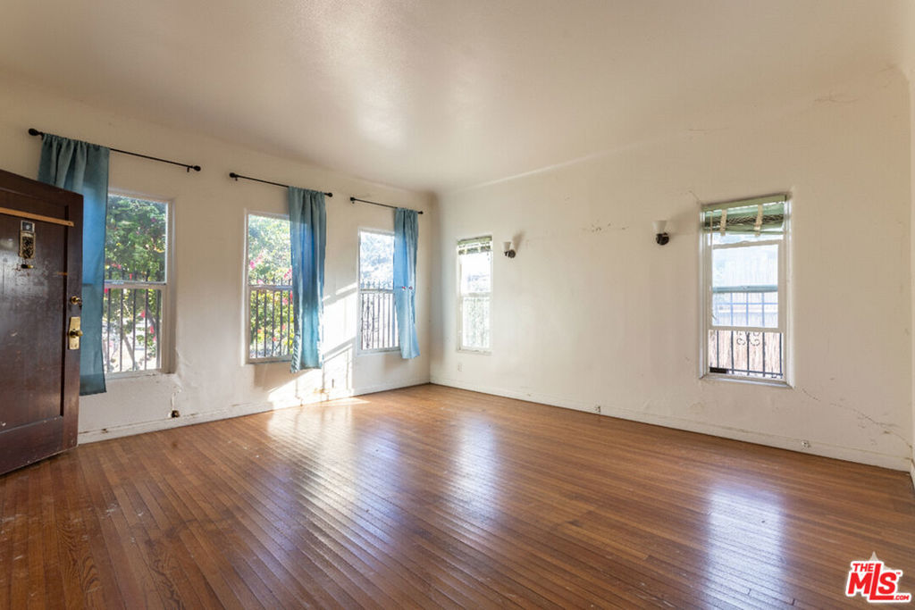 211 N Vendome Street