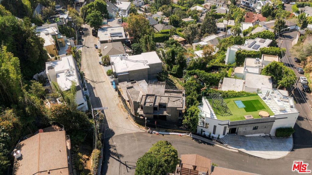 1688 Sunset Plaza Drive
