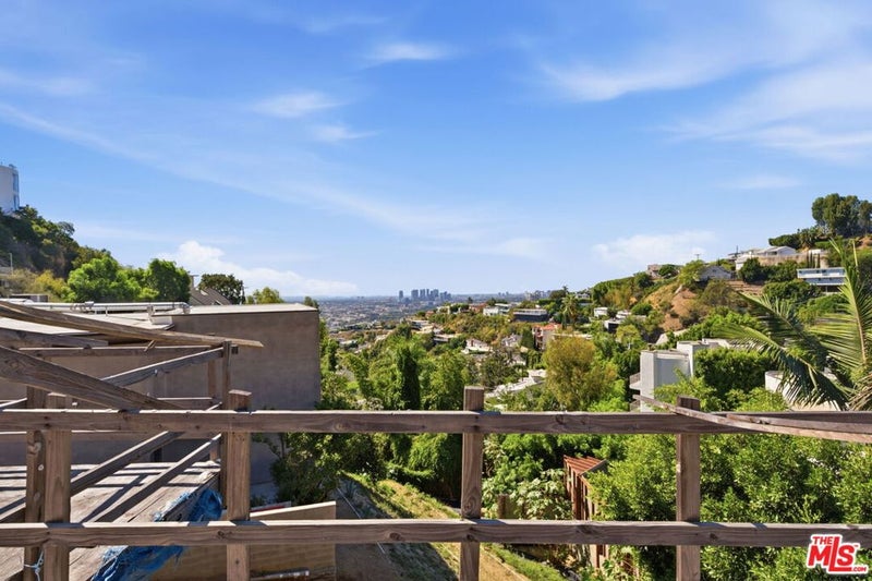 1688 Sunset Plaza Drive