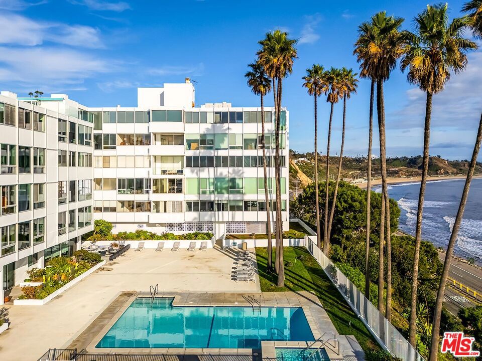 17366 W Sunset Boulevard 206