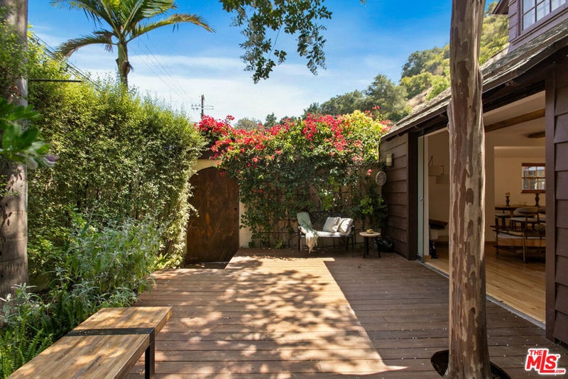 2030 Benedict Canyon Drive