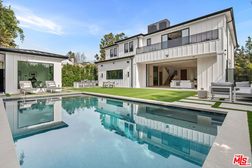 Properties 3 211 Veteran Avenue