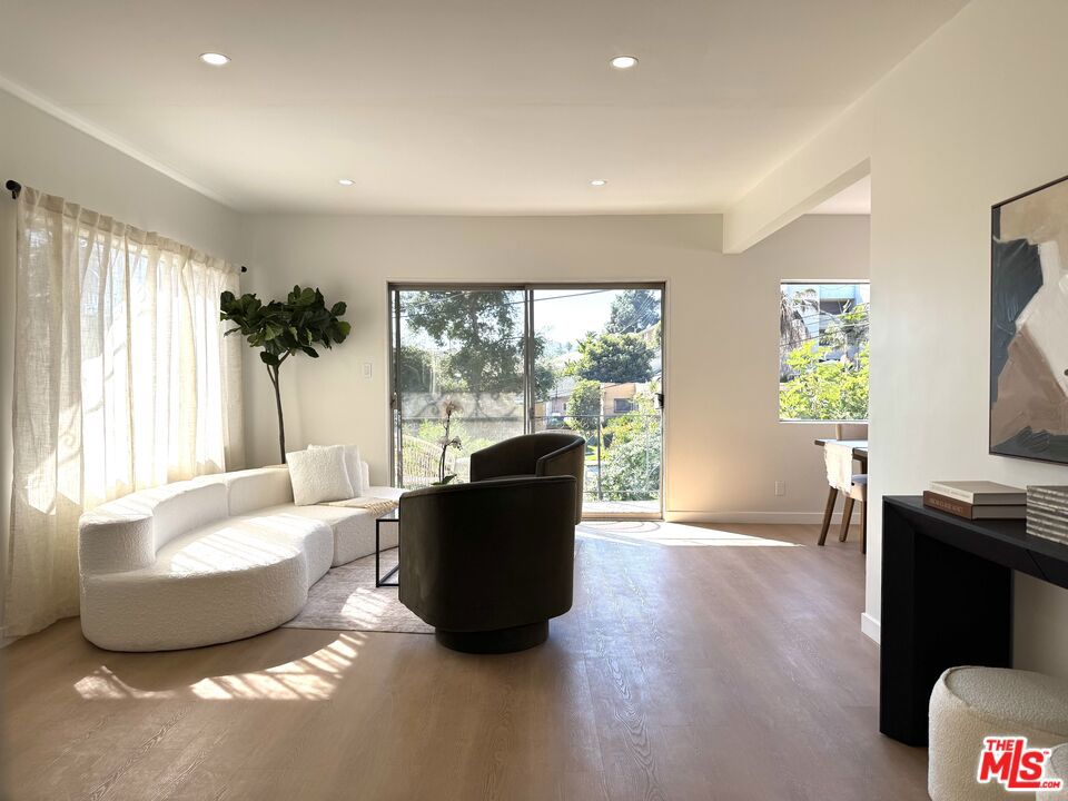 4579 Ambrose Avenue 8