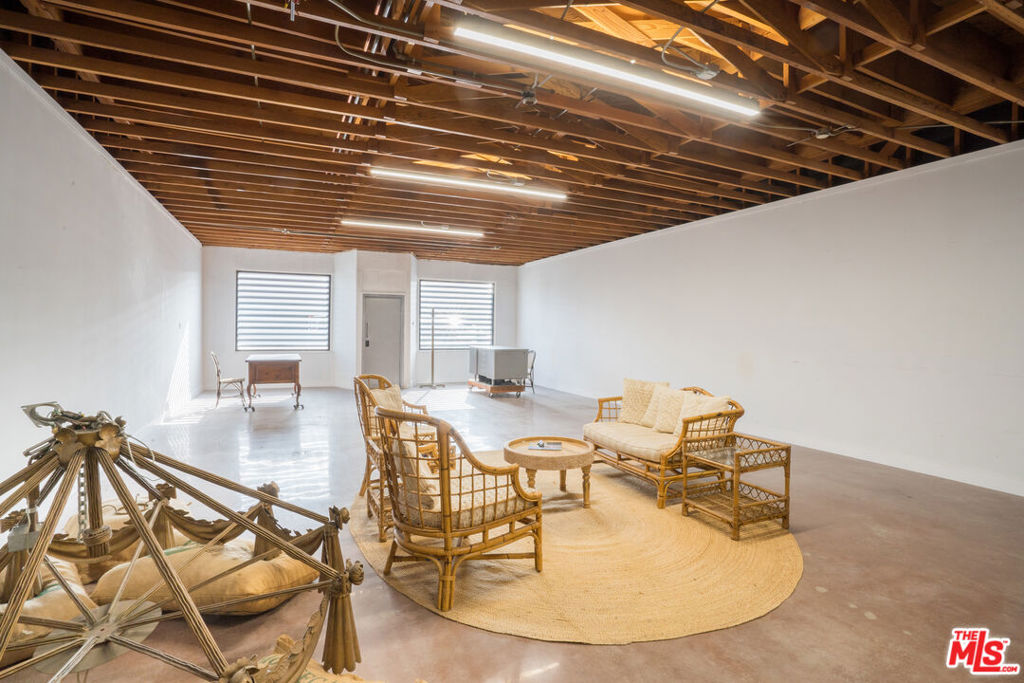 1529 W Pacific Coast Highway