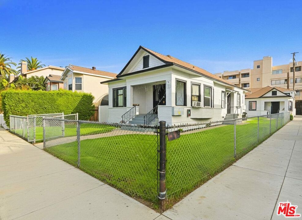 528 Daisy Avenue