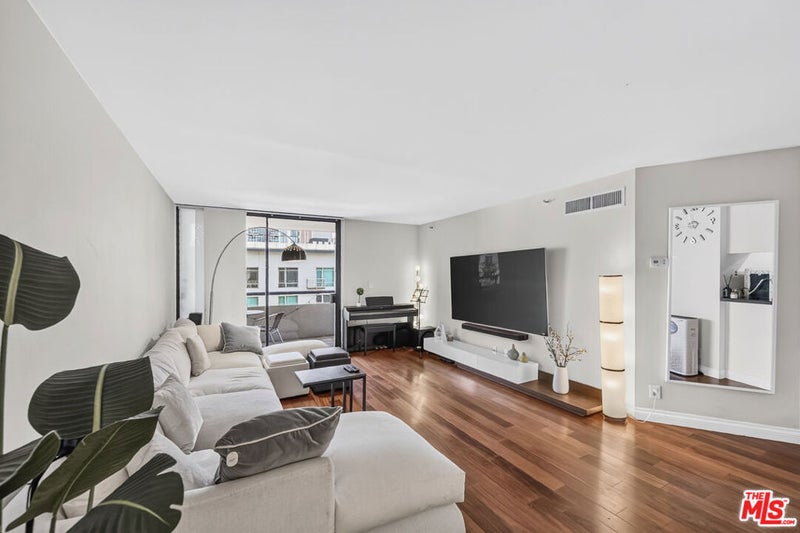600 W 9th Street 913