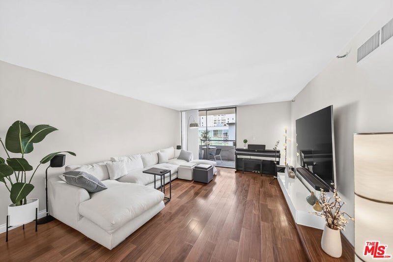 600 W 9th Street 913