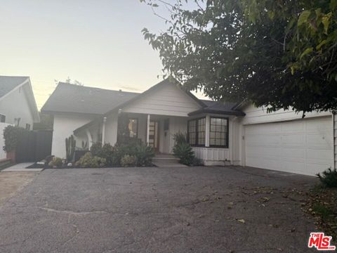 9333 Swinton Avenue North Hills CA 91343