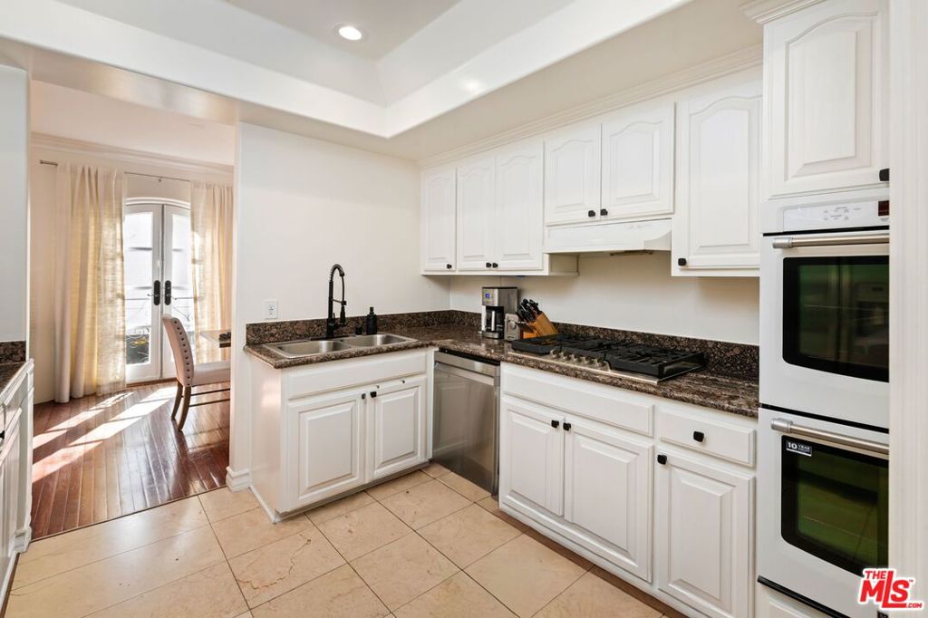 353 S Reeves Drive 202