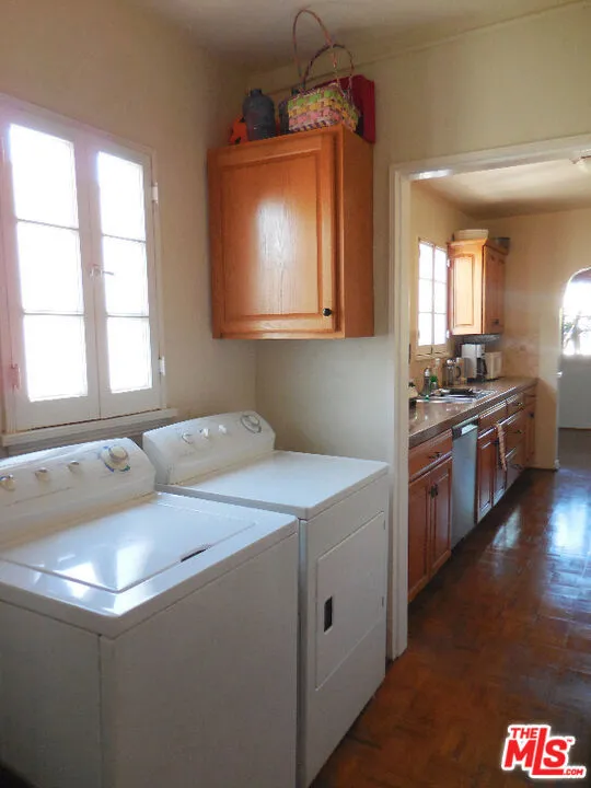 Los Angeles, California 90035, United States, 3 Bedrooms Bedrooms, ,2 BathroomsBathrooms,Residential,Active,199619