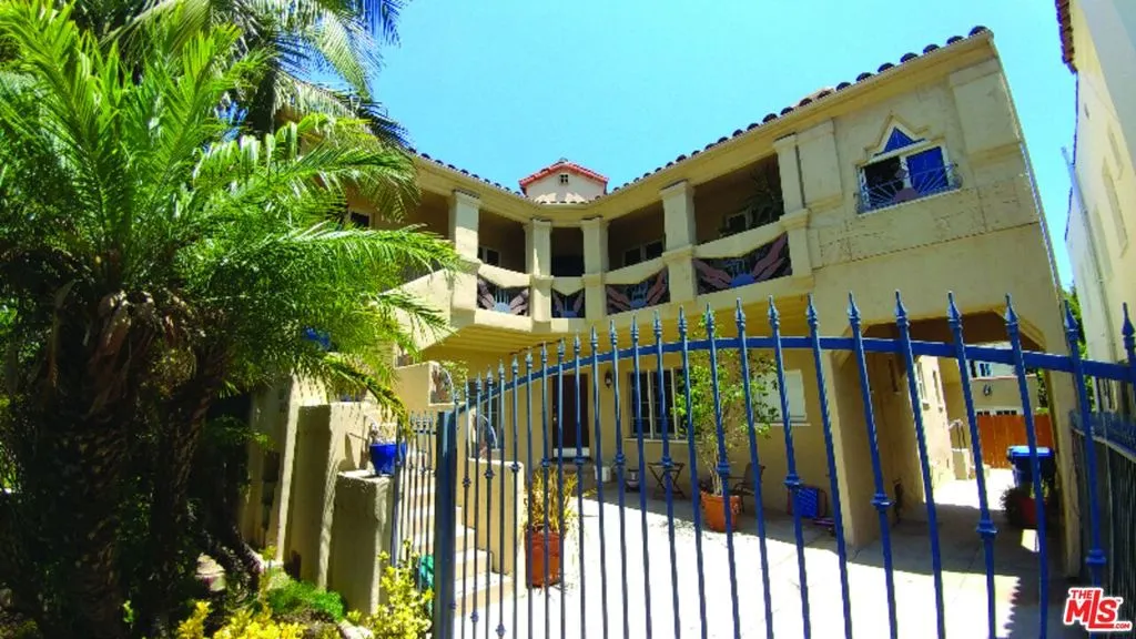 Los Angeles, California 90035, United States, 3 Bedrooms Bedrooms, ,2 BathroomsBathrooms,Residential,Active,199619