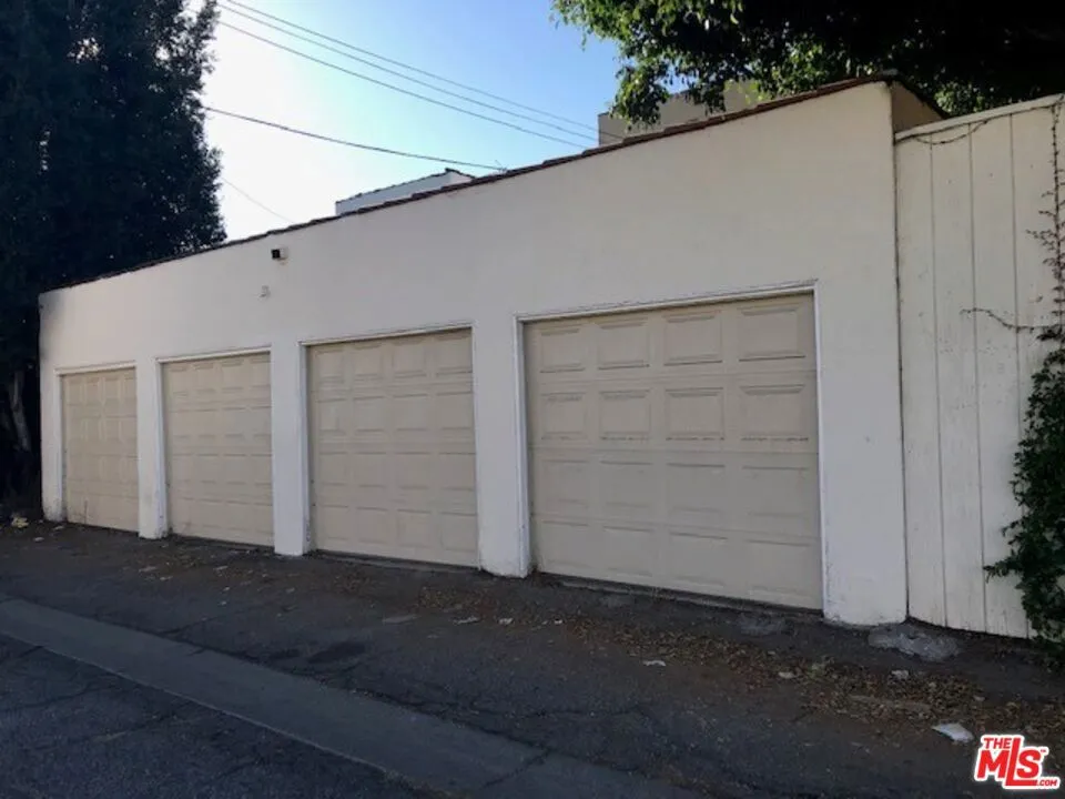 Los Angeles, California 90035, United States, 3 Bedrooms Bedrooms, ,2 BathroomsBathrooms,Residential,Active,199619