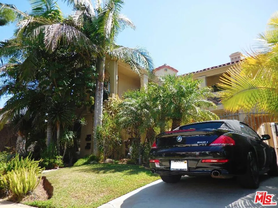 Los Angeles, California 90035, United States, 3 Bedrooms Bedrooms, ,2 BathroomsBathrooms,Residential,Active,199619